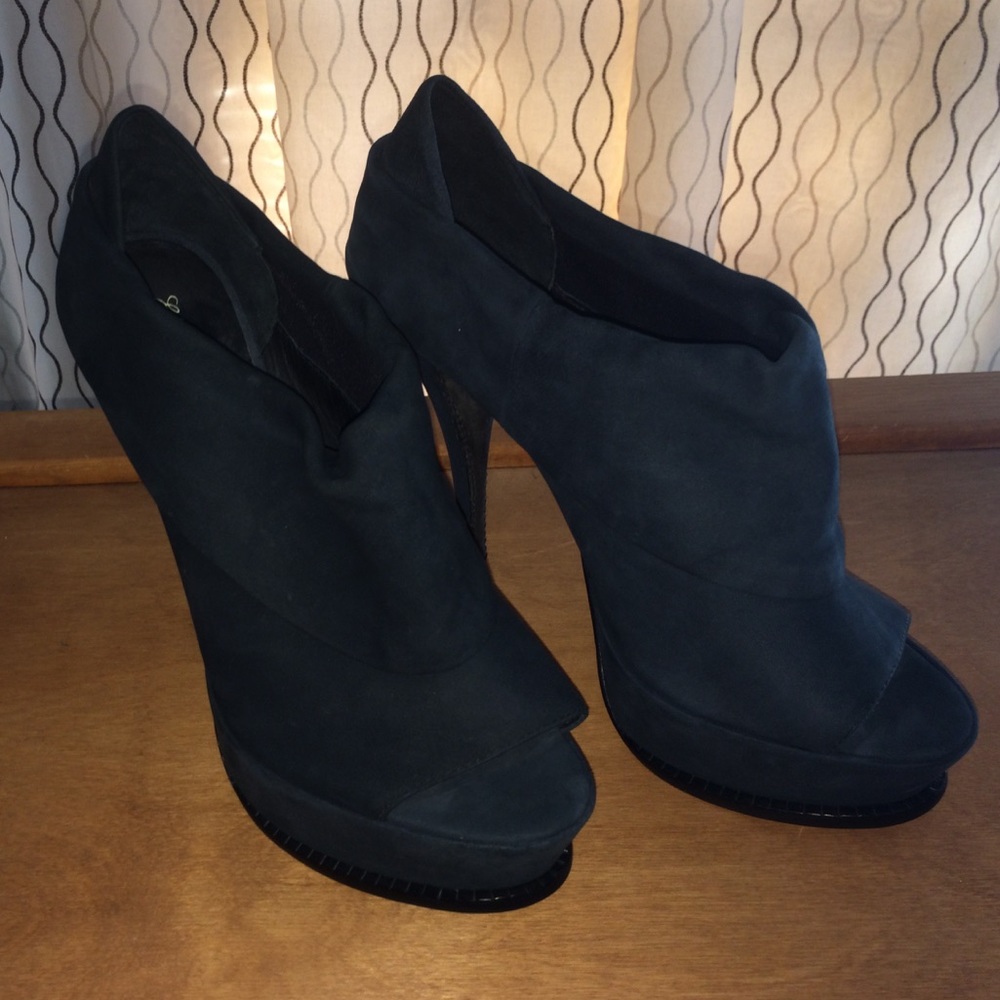 🌟Elizabeth &James Taupe PeeToe Suede  Heels Pumps